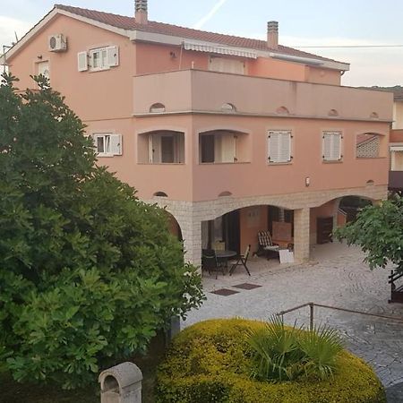Apartments Ivanka G Malinska Exteriör bild