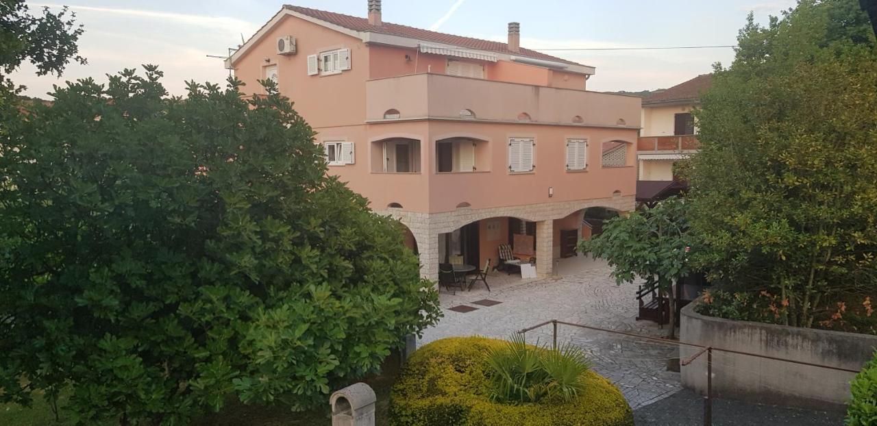 Apartments Ivanka G Malinska Exteriör bild